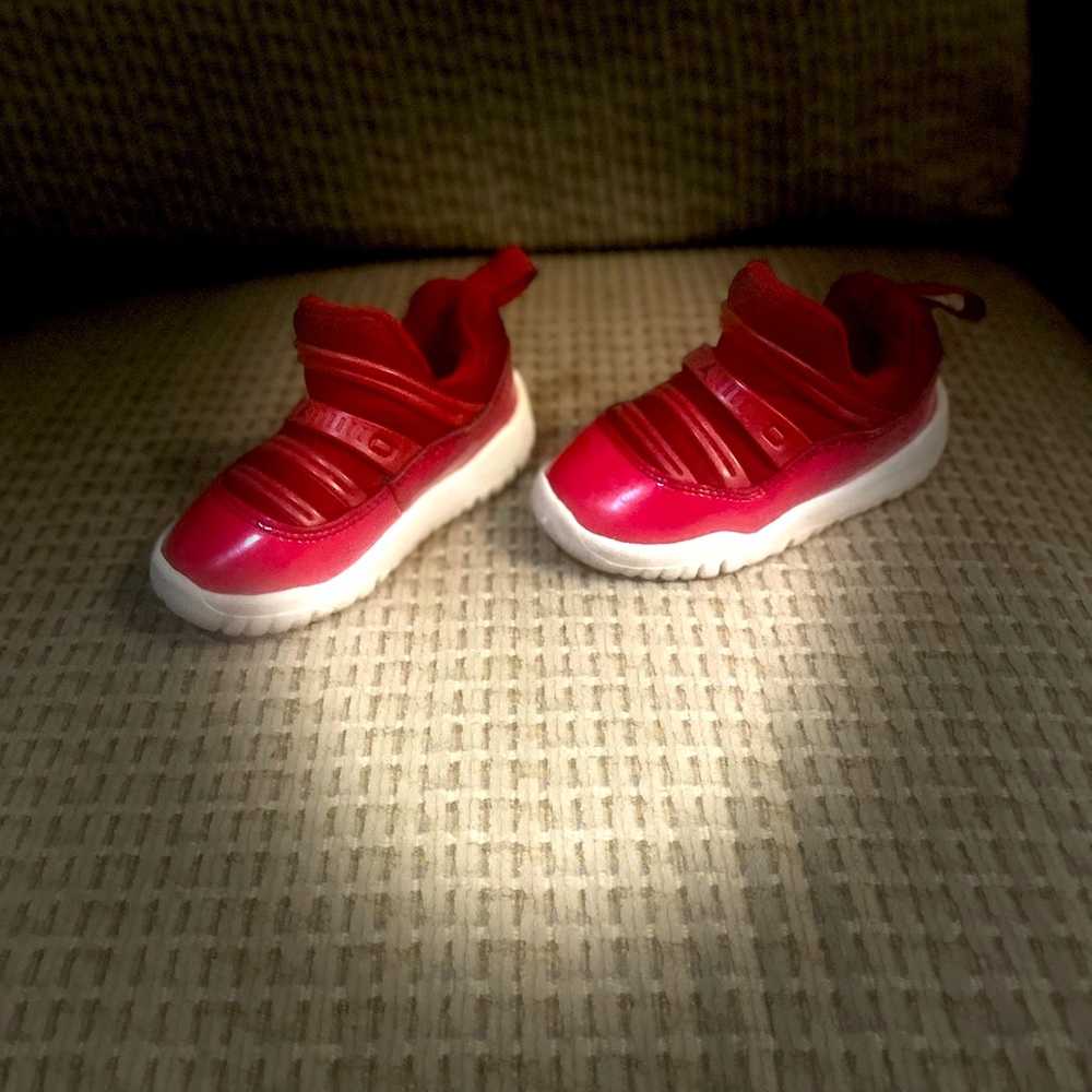 Jordan’s size 6C red